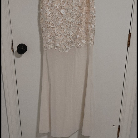Beautiful ball gown - Picture 5 of 9